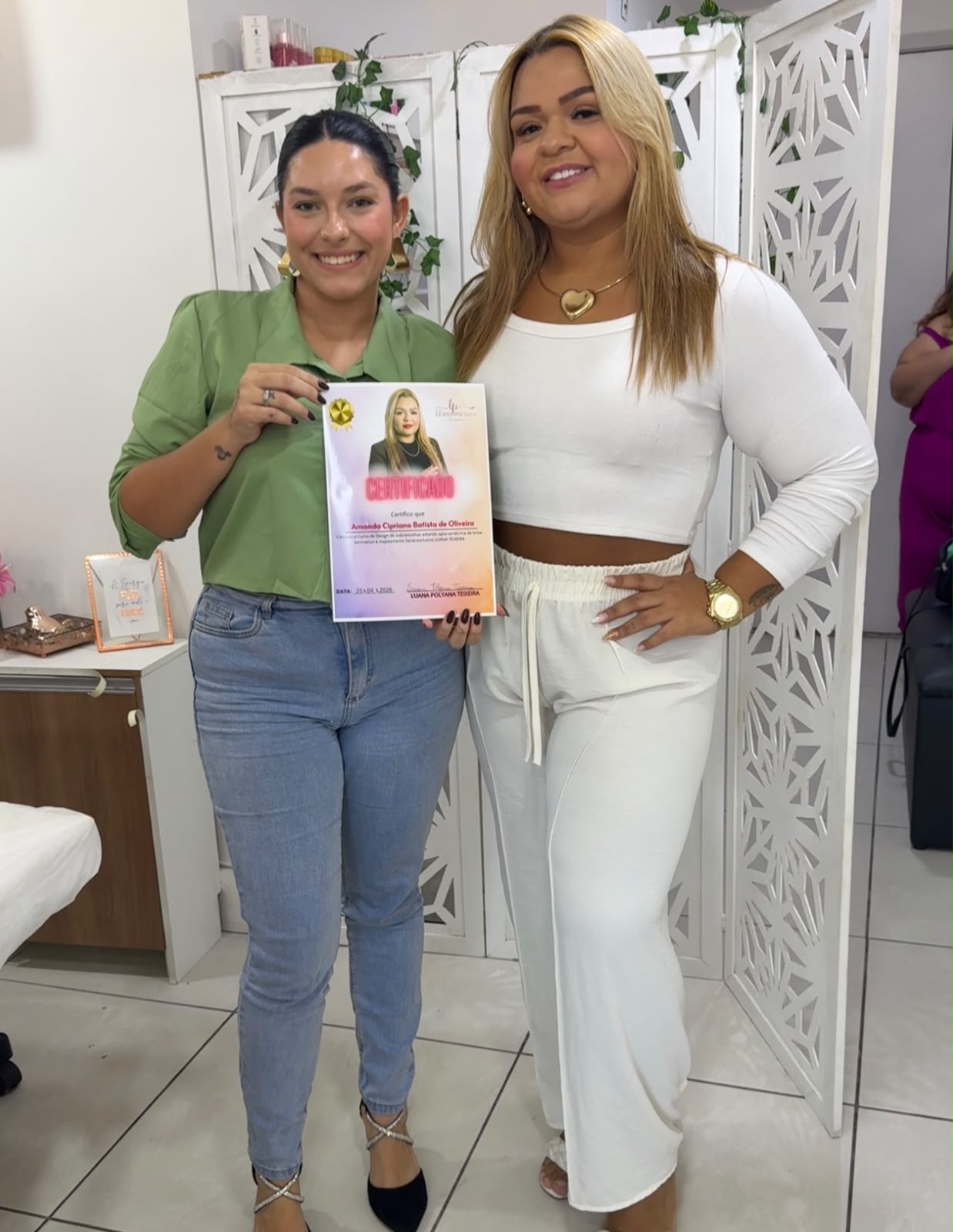 Amanda Cipriano Batista de Oliveira · Gêmeas Beauty Academy